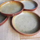 5 small plates in sandstone
