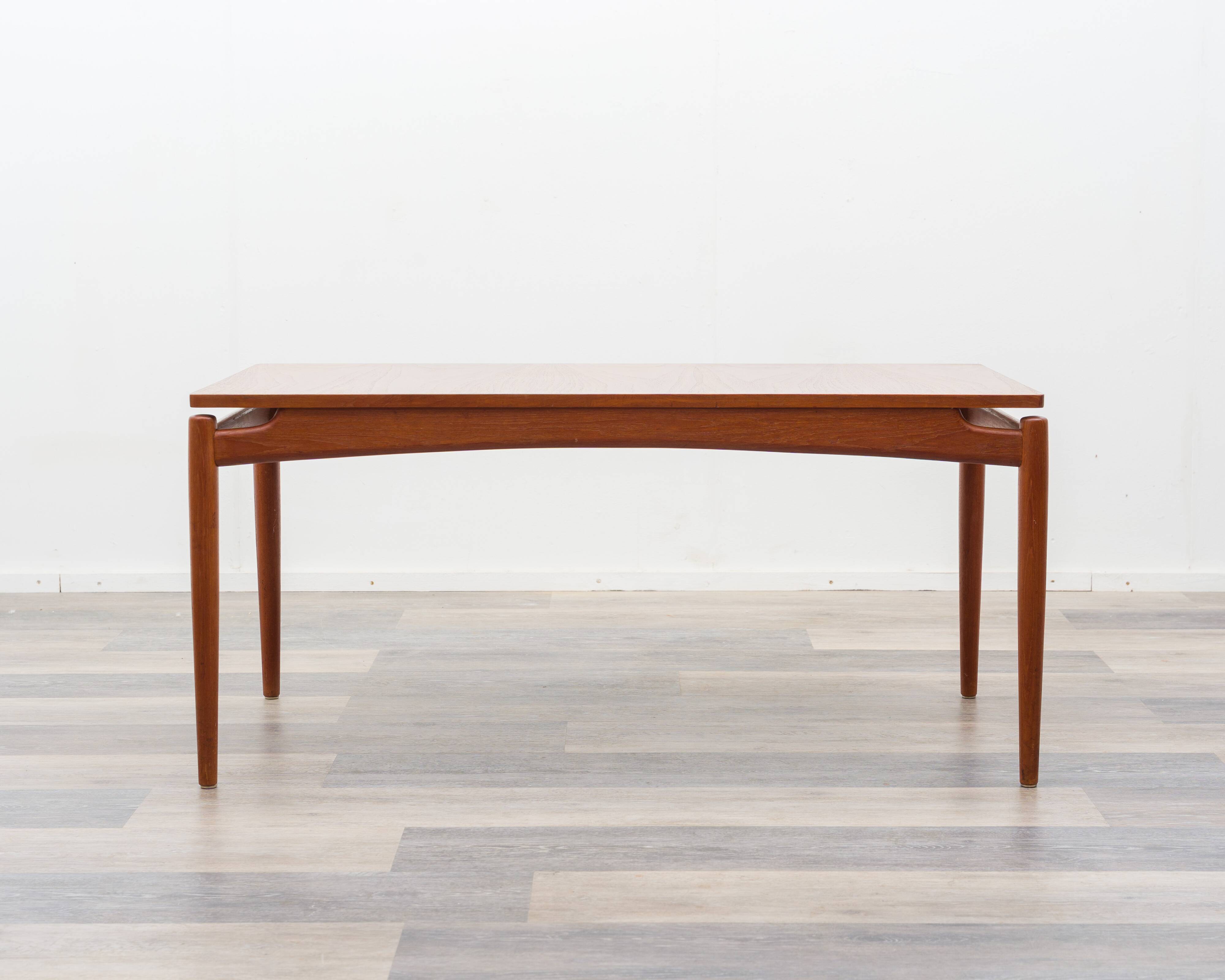 Large Scandinavian coffee table in teak from the 1960s.