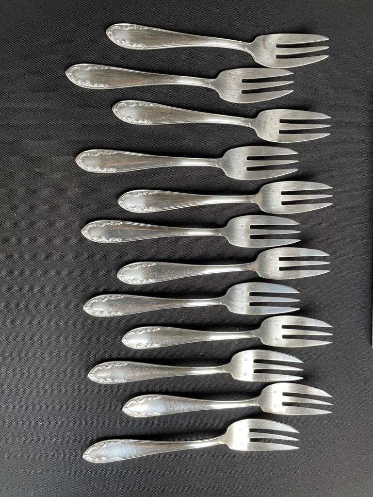 12 Dessert Forks – Goldsmith Paul François Guillaumot