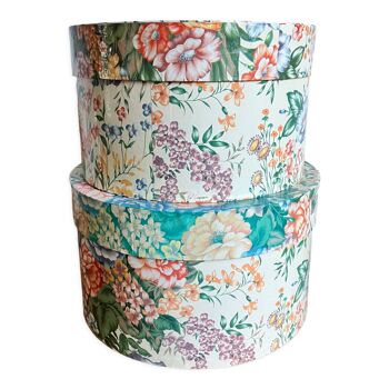 2 flowered nesting boxes