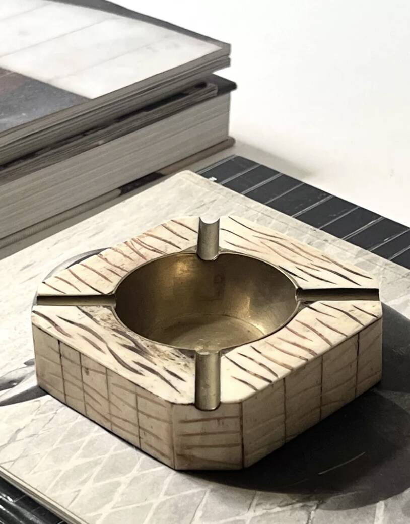Italian ashtray in ivory zebra resin and brass, 1970s design.