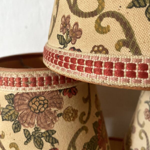 Lot d'abat jours anciens fleuris à clipser