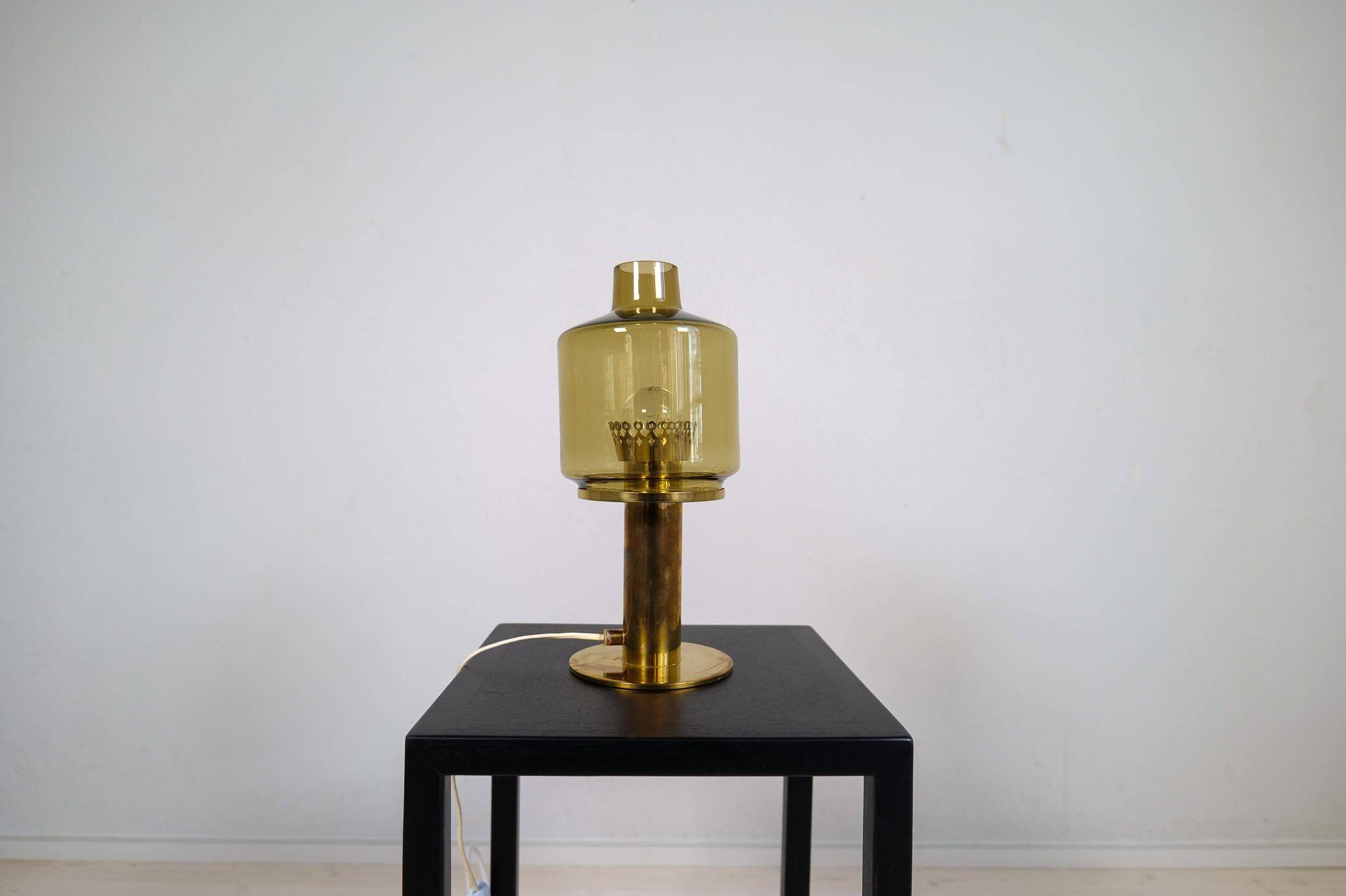 Hans-Agne Jakobsson Table Lamp Model B-102 in brass and glass, 1960s, Sweden