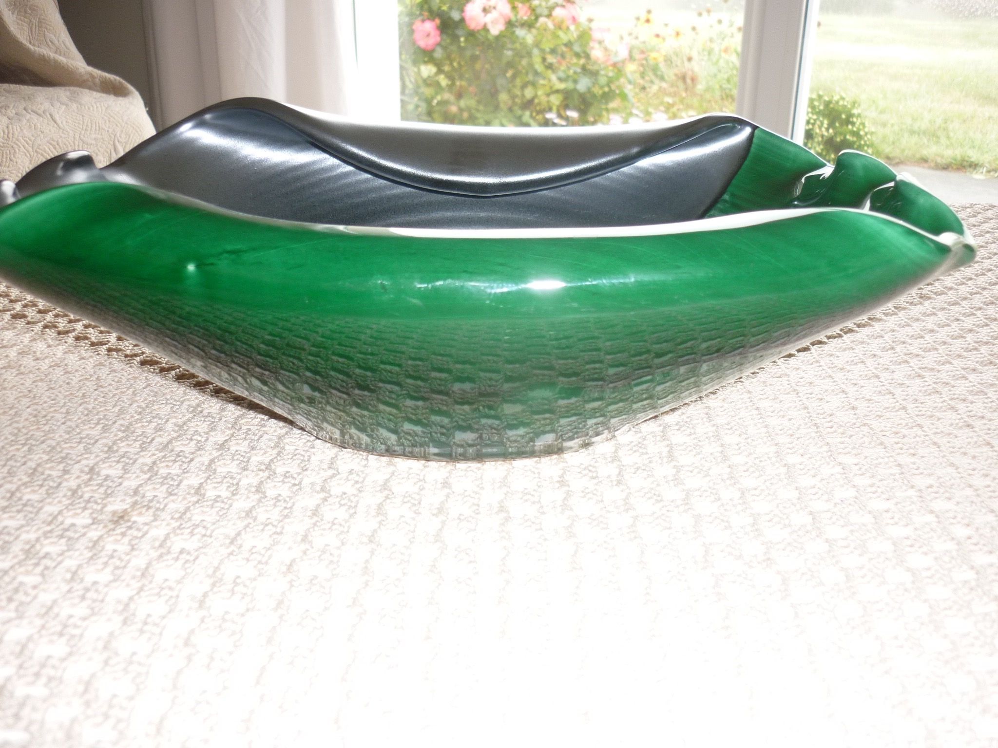 Coupe à fruits verte foncée et noire des années 1960
