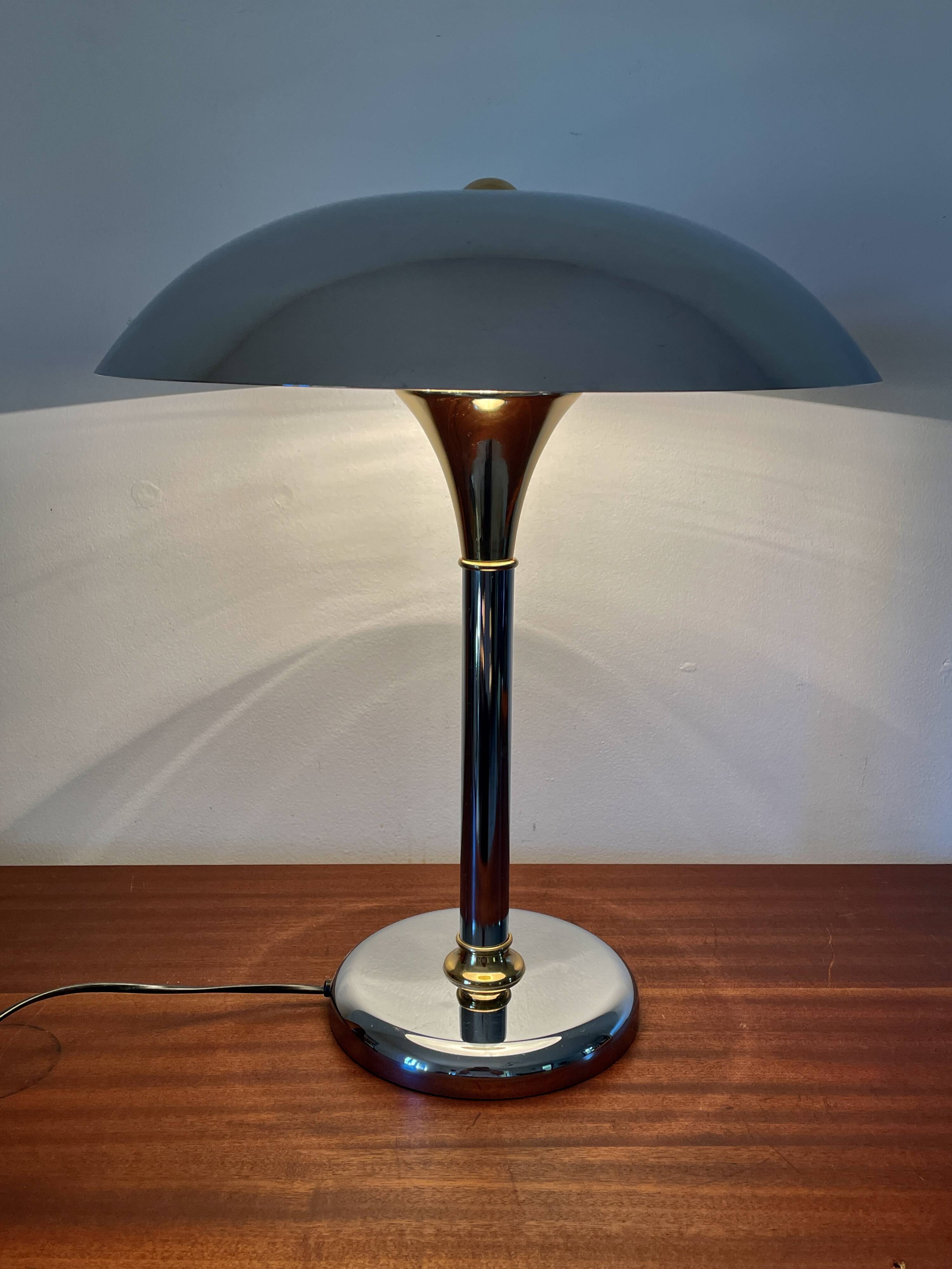 Massive mushroom lamp Belgium 1980