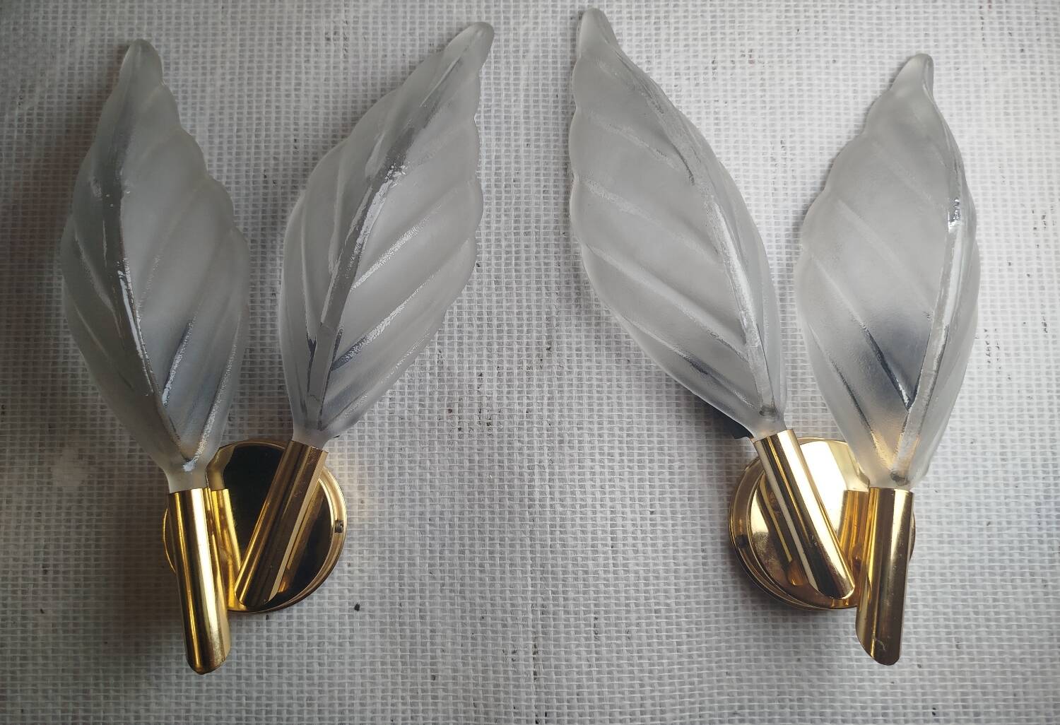 Pair of wall sconces with Italian leaf design in Barovier Murano style.