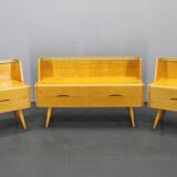 Ensemble de tables de chevet et commode avec étagère en verre des années 1960, Tchécoslovaquie