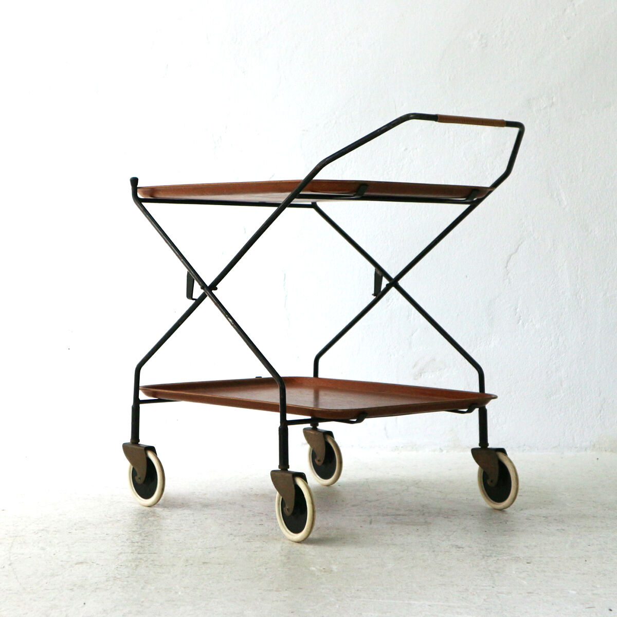 Mid-century modern foldable serving trolley with teak trays
