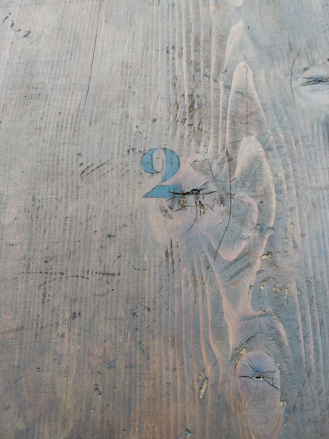 Extending table with 8 legs