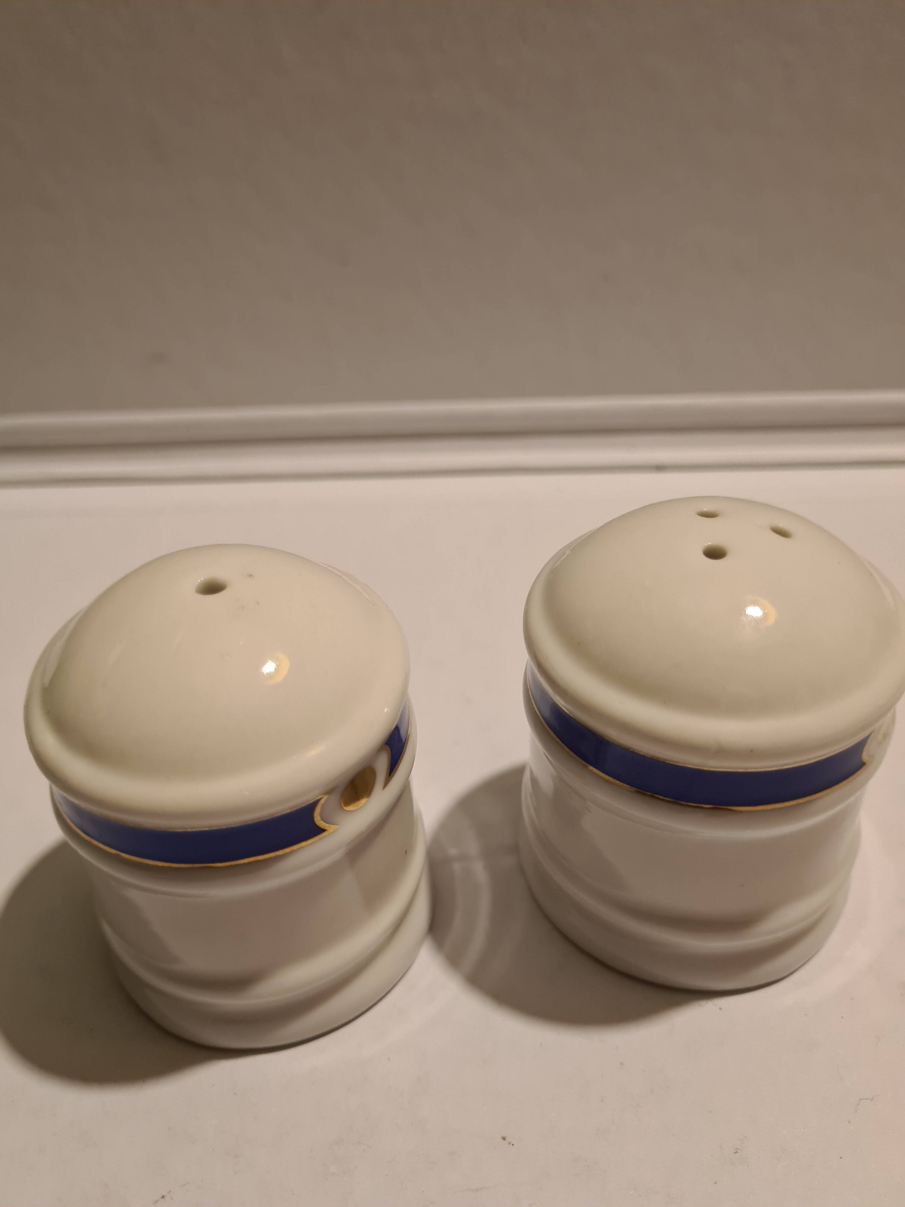 Porcelain salt and pepper shaker Philippe Deshoulières Selection