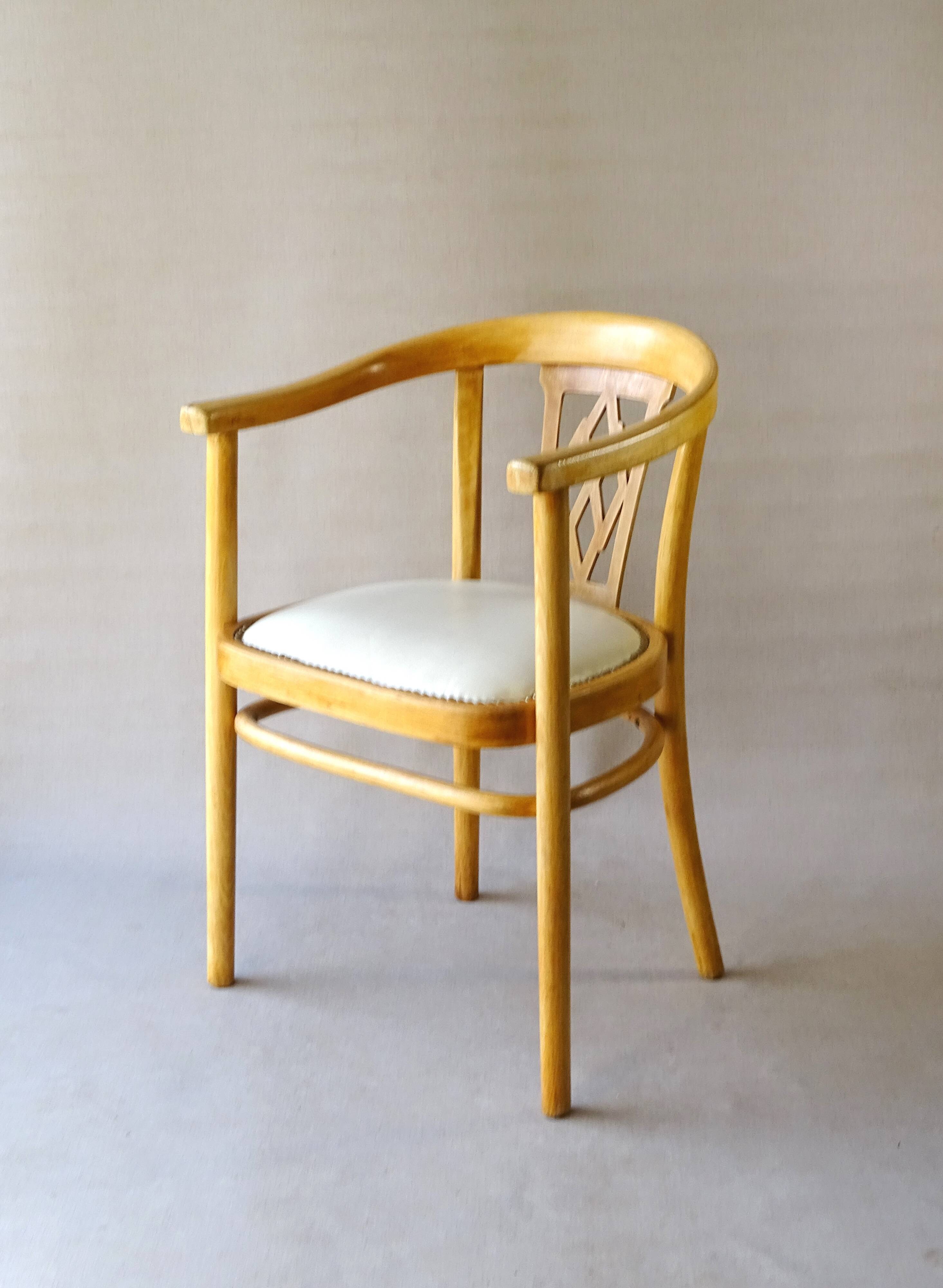 Thonet leather armchair N° A969 F, circa 1930, Art deco