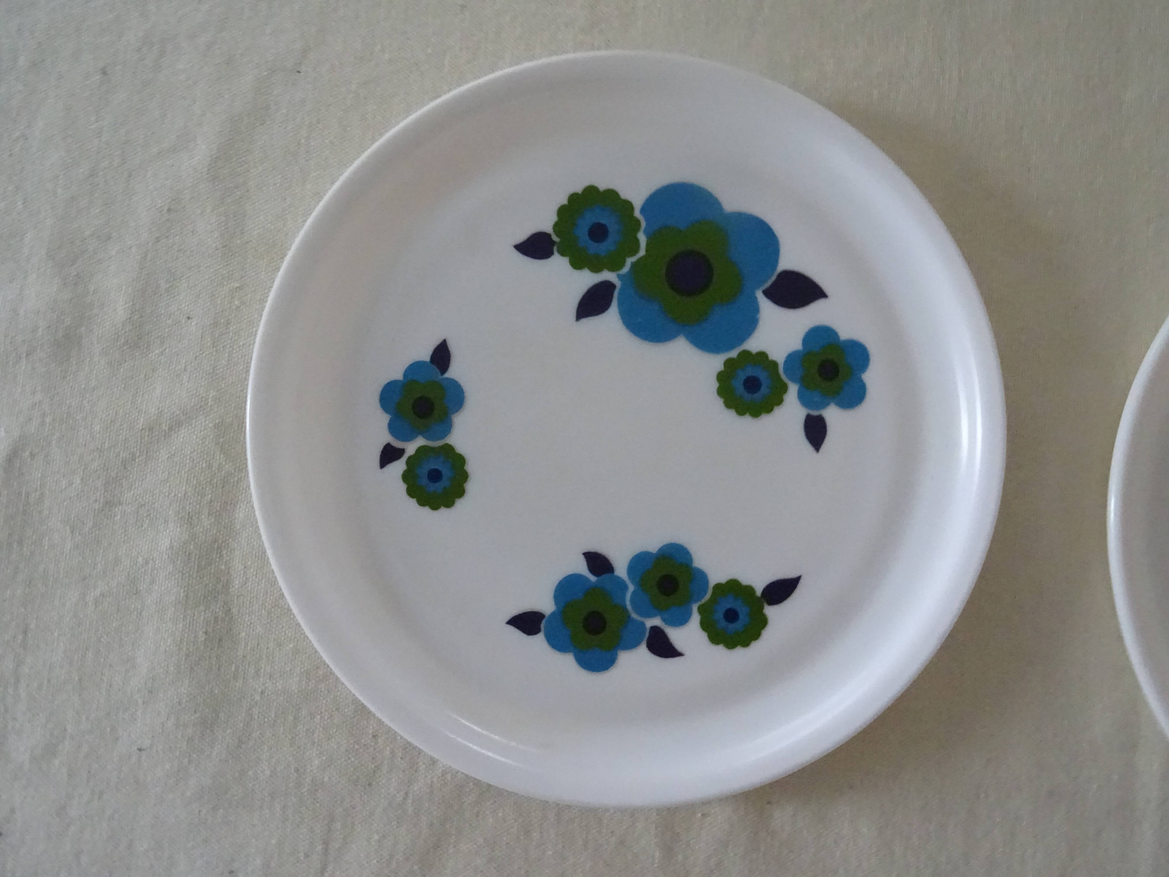 4 plates dessert flowers Arcopal lotus