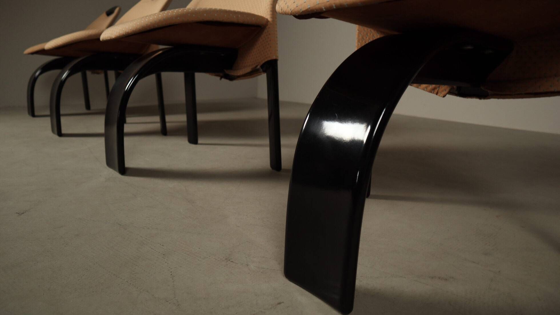Set of eight ‘Sail’ dining chairs by Giovanni Offredi for Saporiti Italia, 1973