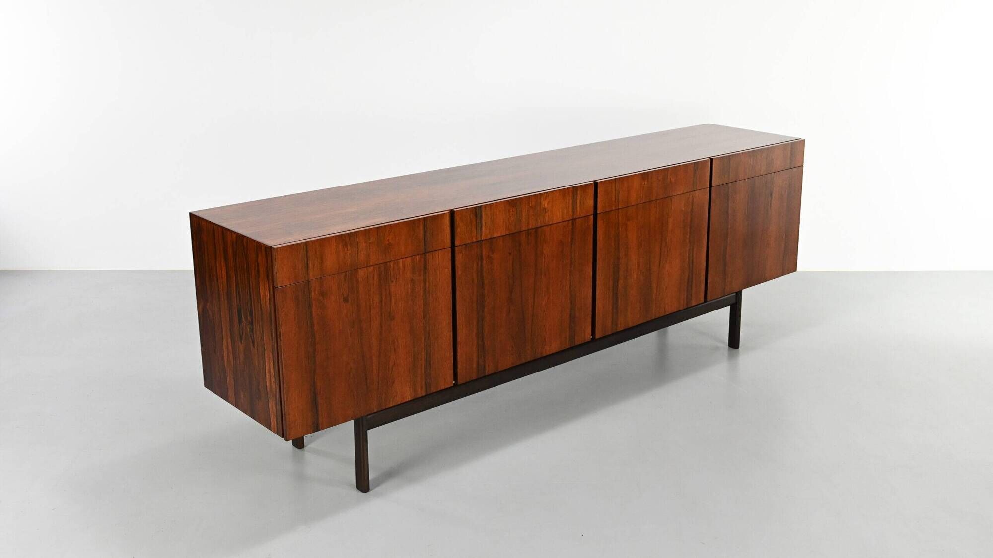 Enfilade en palissandre Ib Kofod-Larsen, Danemark, c.1960