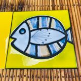 Table basse Roger Capron en céramique et rotin, modèle aux poissons