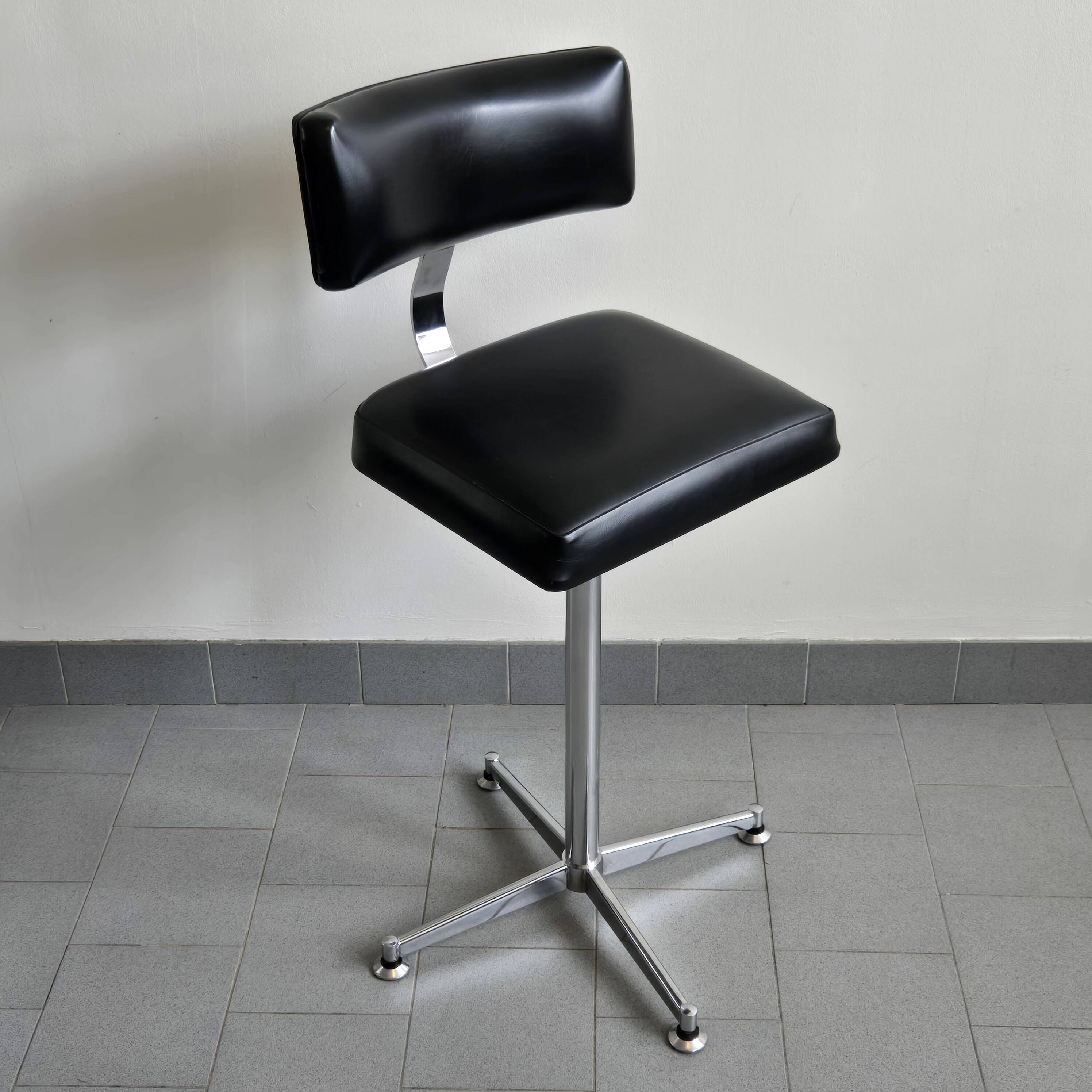 Vintage 1960s bar stool