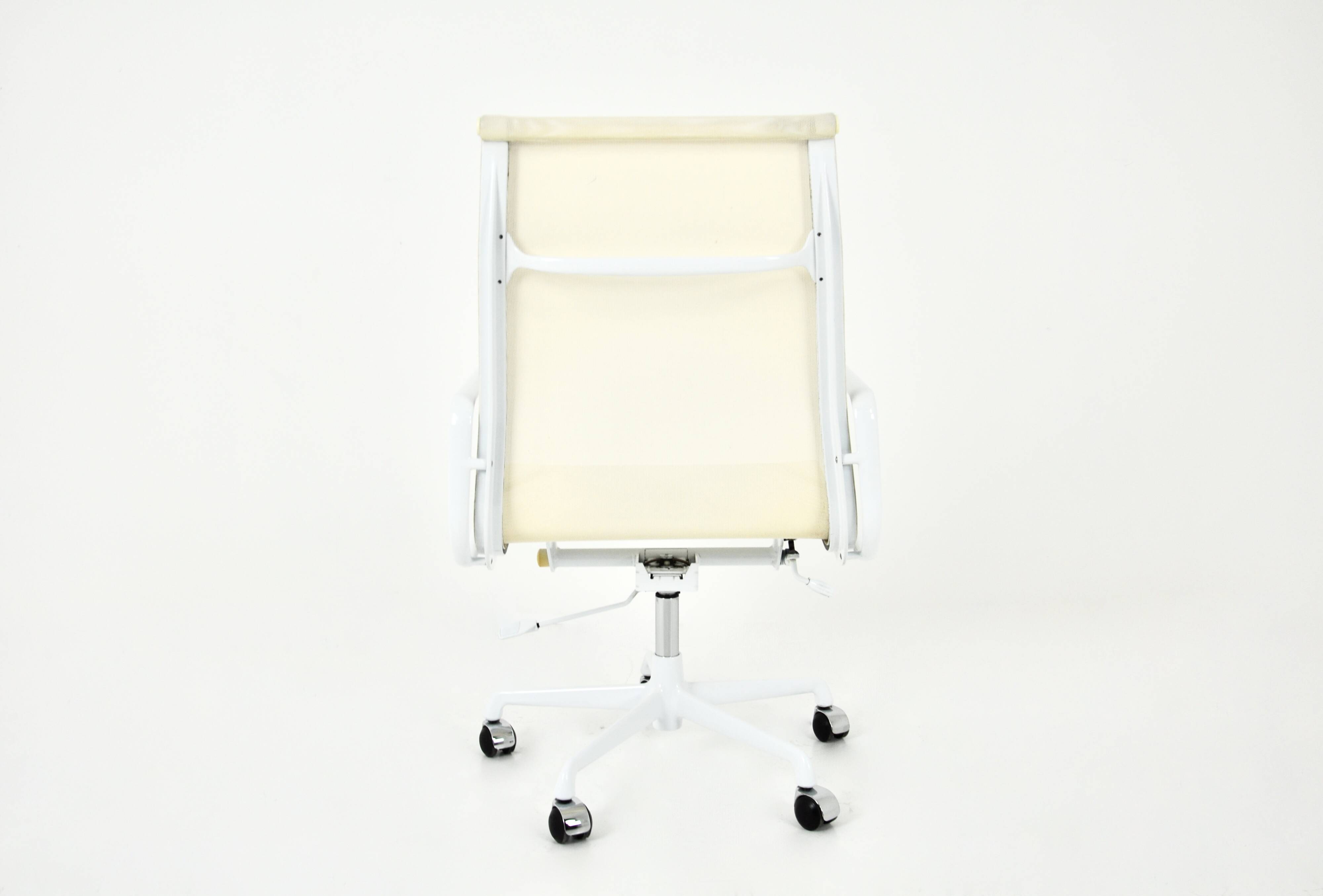Office chair by Charles & Ray Eames for ICF, 1970