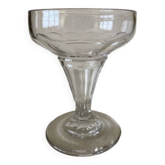 Verre / coupe en cristal taillé