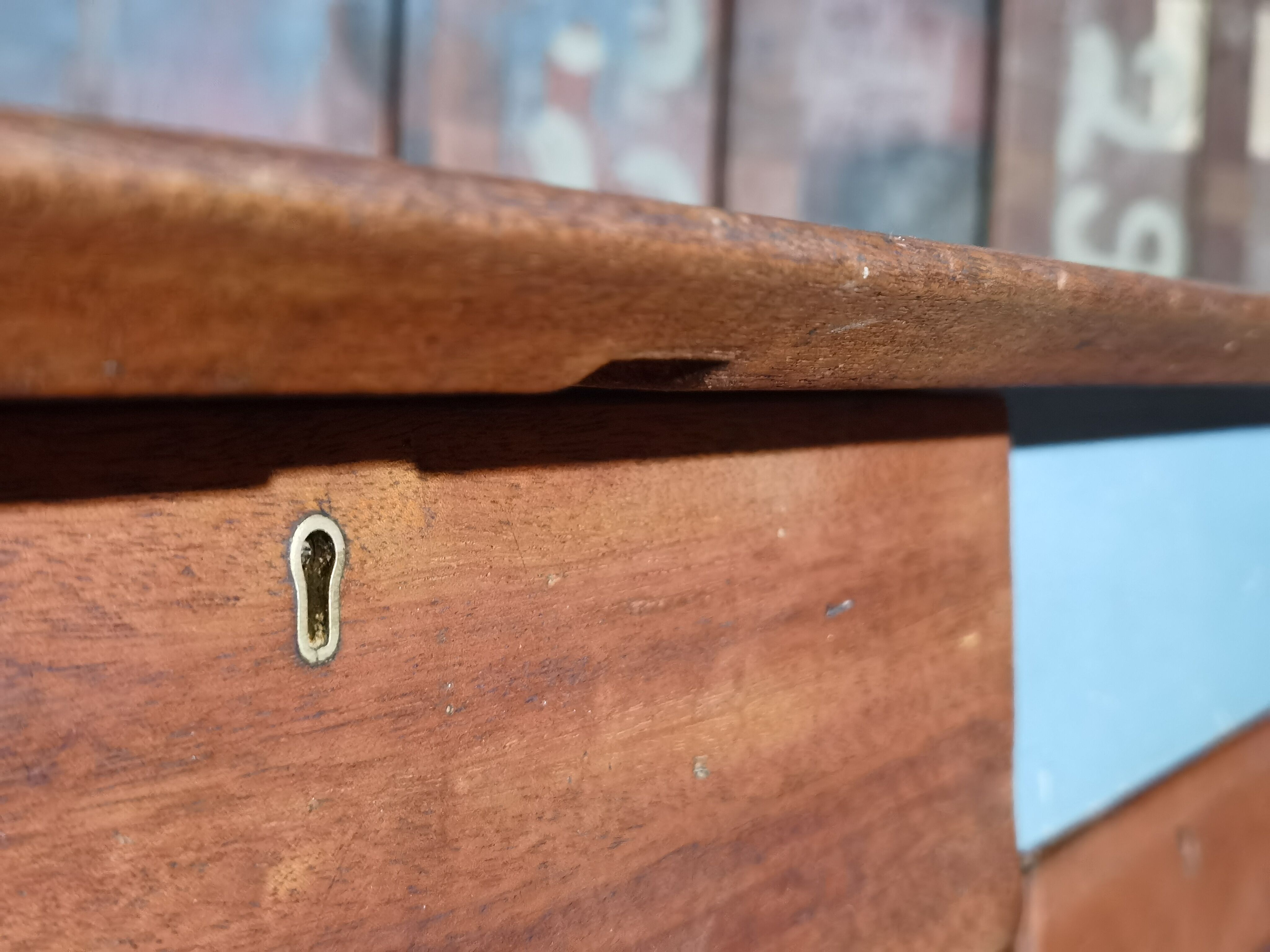 James Léonard's 6212 desk and chair for ESA Esavian