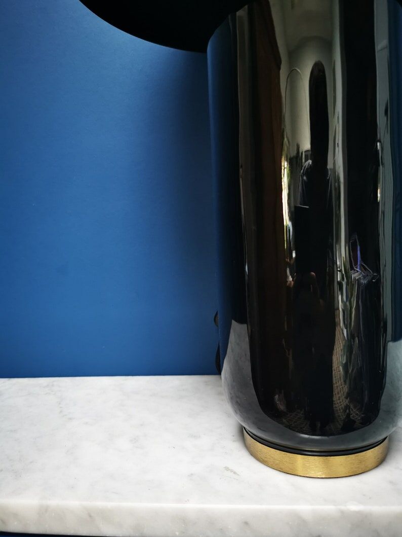 Black enameled metal lamp