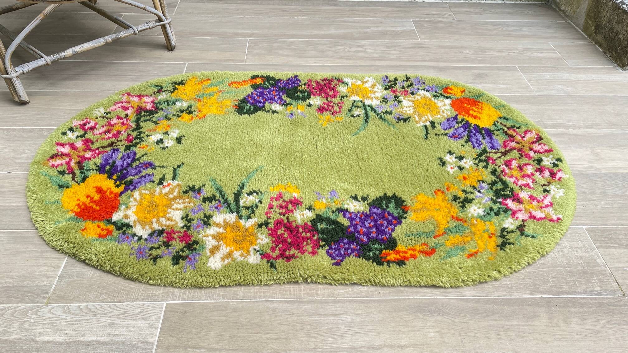 Oval rug from the 70s in pure wool 144x88cm