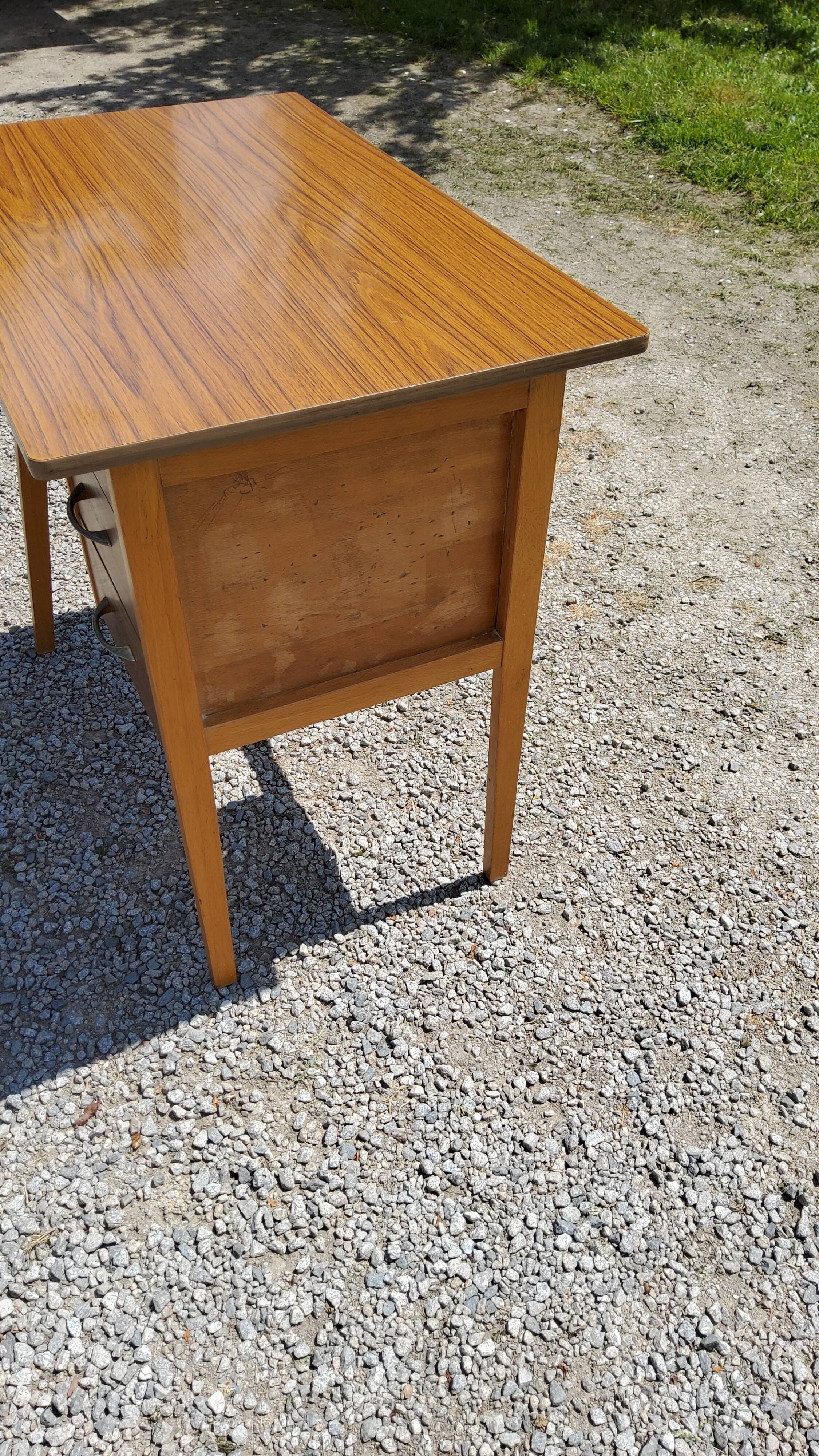 Office of the 50s in blond beech feet compass