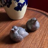 Duo of salt shaker and pepper in the shape of a bird in silver metal and its basket