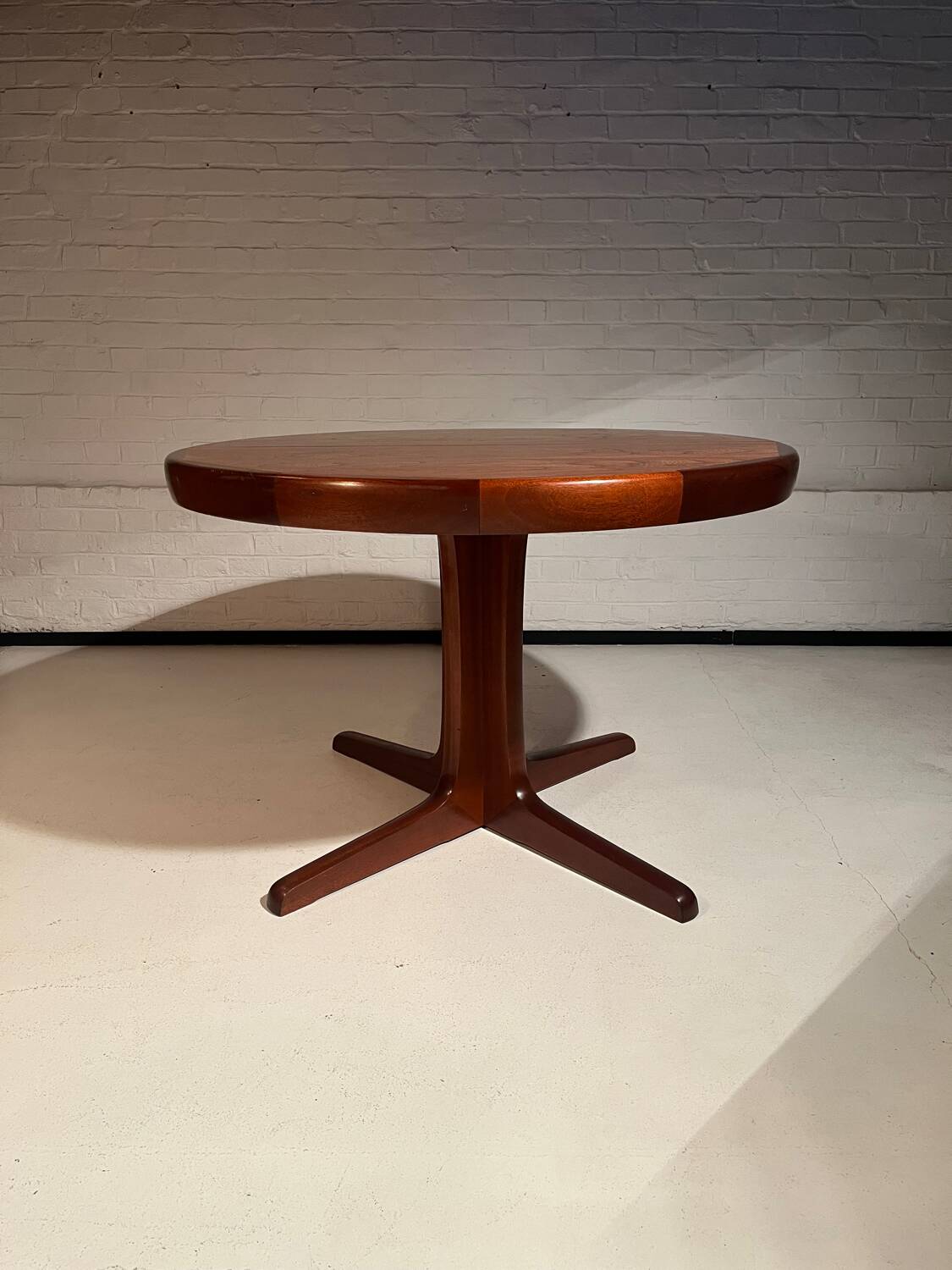 Vintage style Baumann table 110 cm
