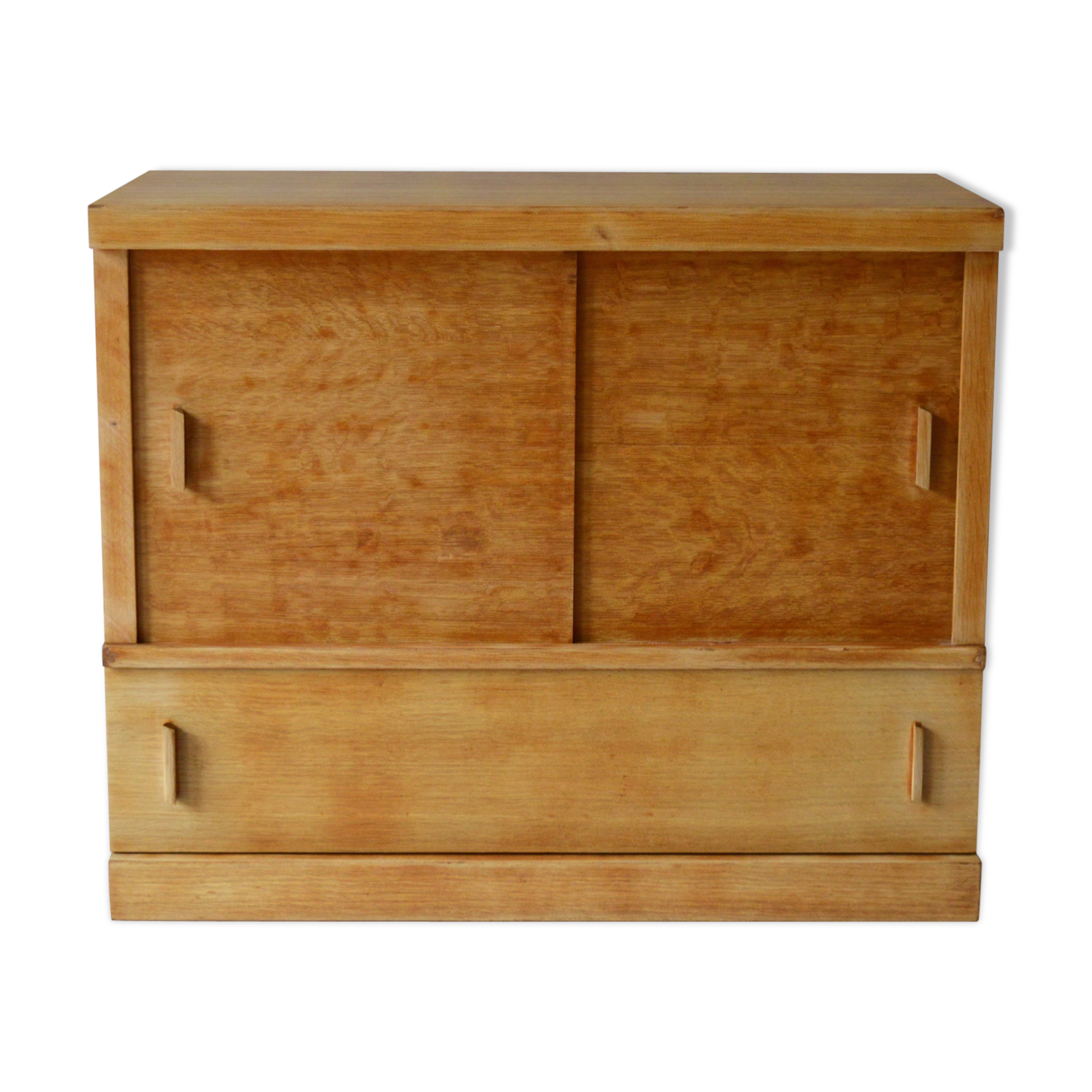 Storage cabinet