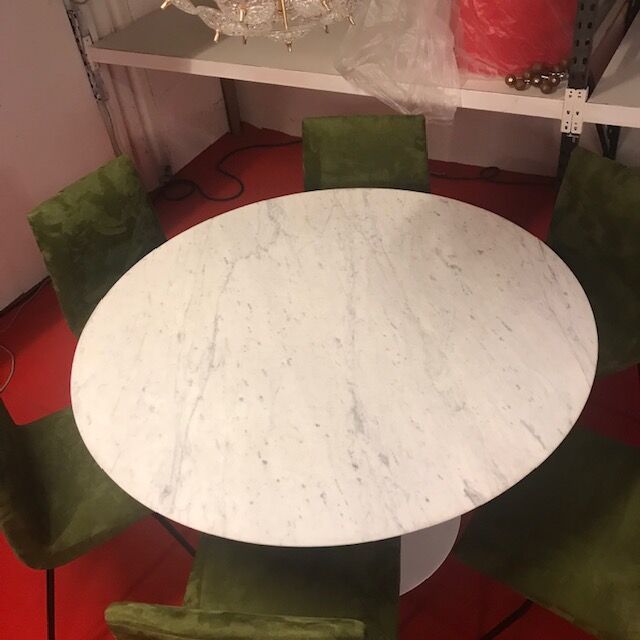 Dining table by Eero Saarinen for Knoll International dating back to the 60s