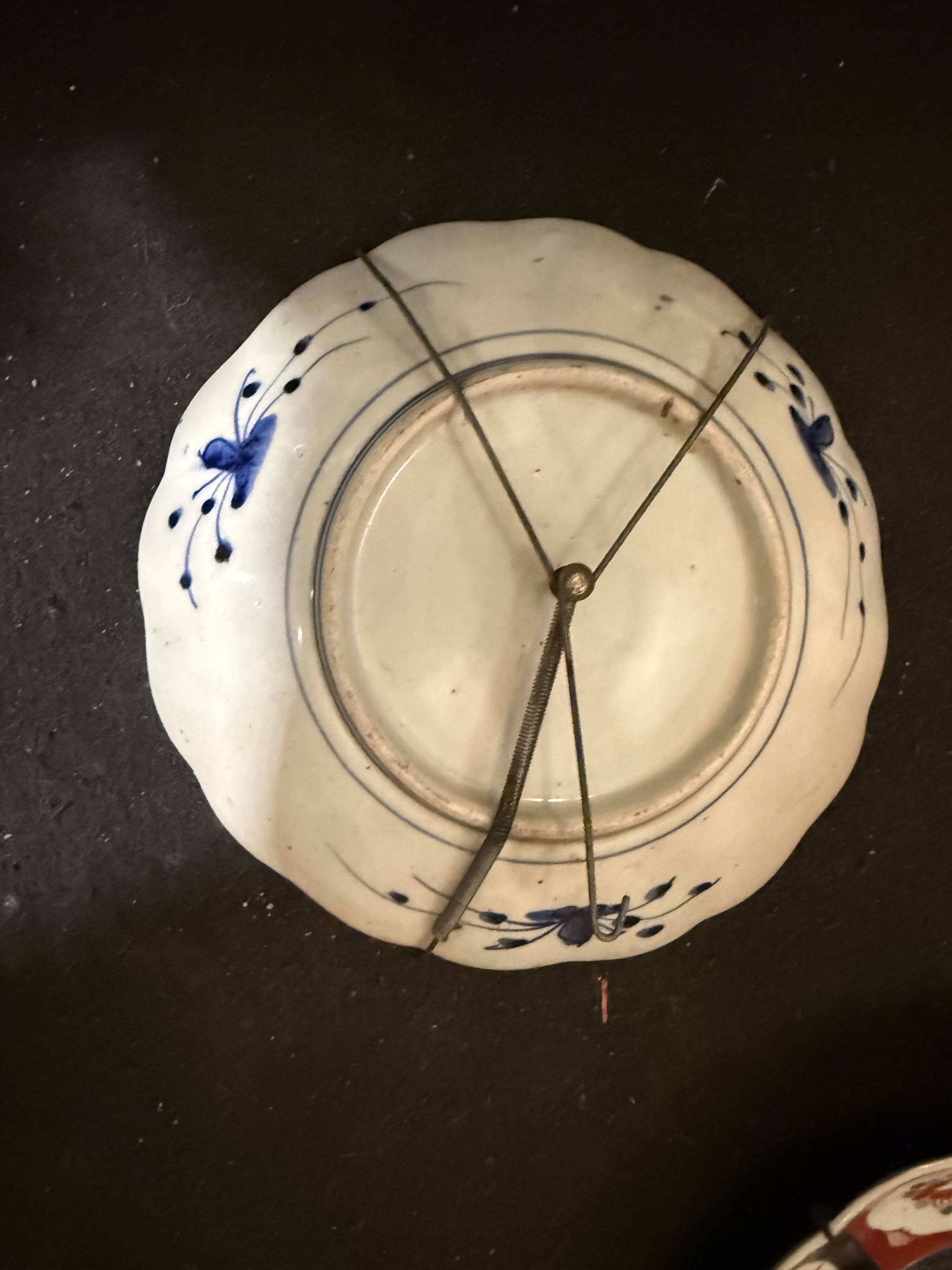 Pair of Imari porcelain plates, Japan, late 19th - early 20th century.