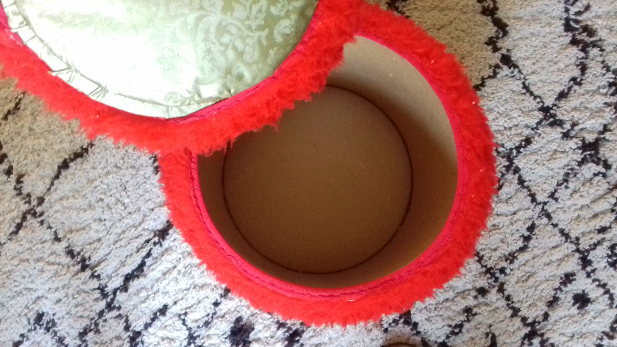 Pouf storage chest moumoute red vintage 1972 faux fur