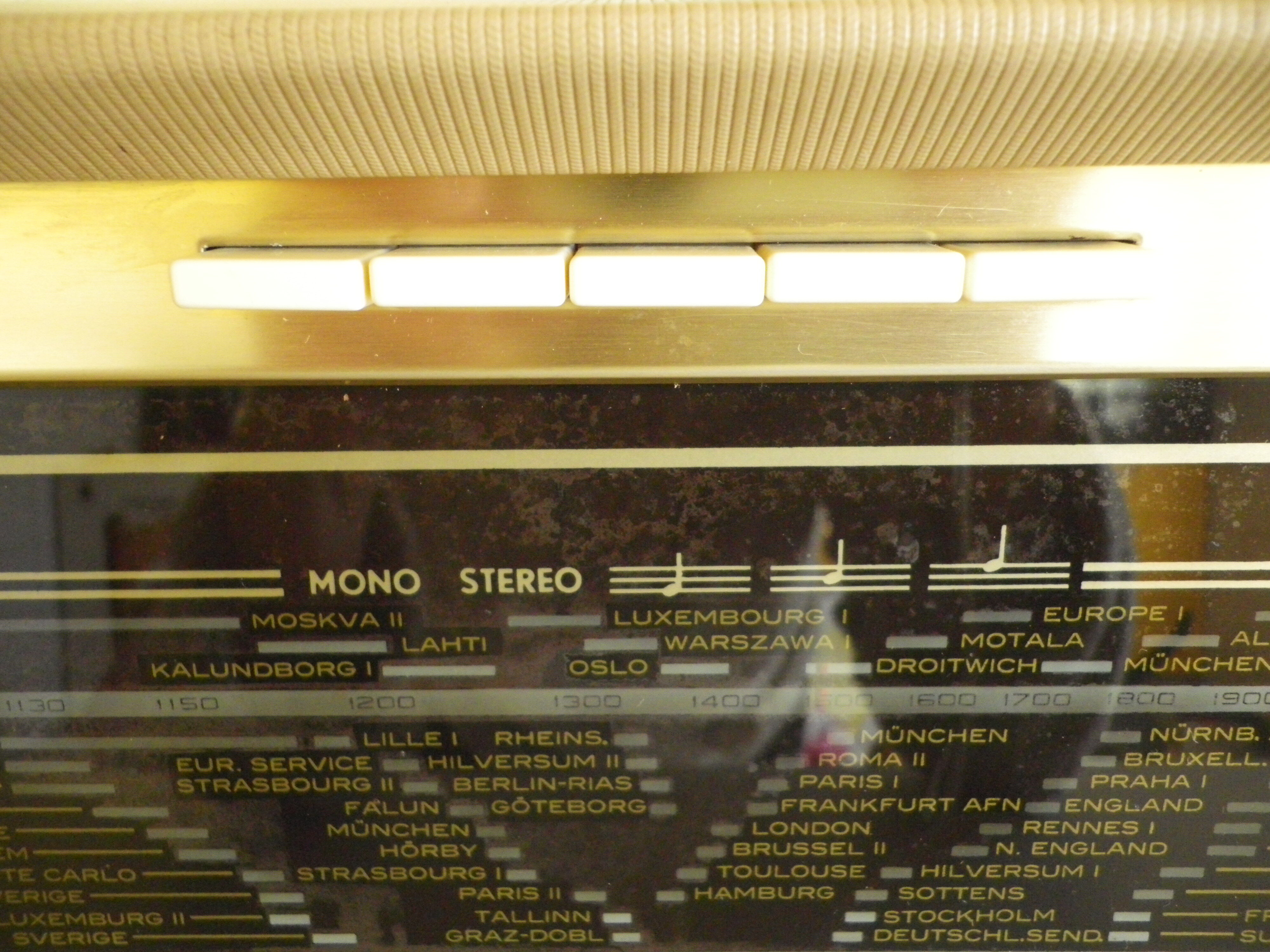 Wood, glass, bakelite, vinyl and brass radio - Bi-amp radio - Philips