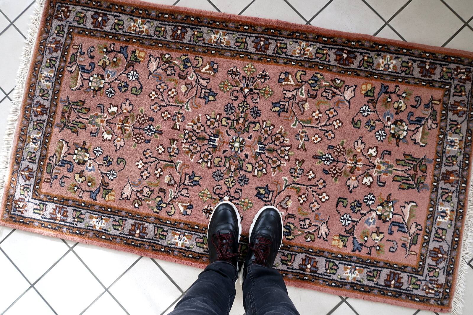 Tapis vintage Seraband à motifs floraux fait main