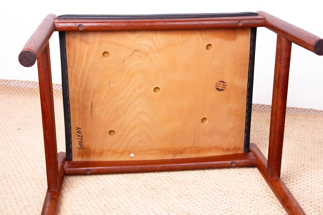 4 Tabourets Danois en teck et cuir noir modèle 40 par Hugo Farndsen 1960.