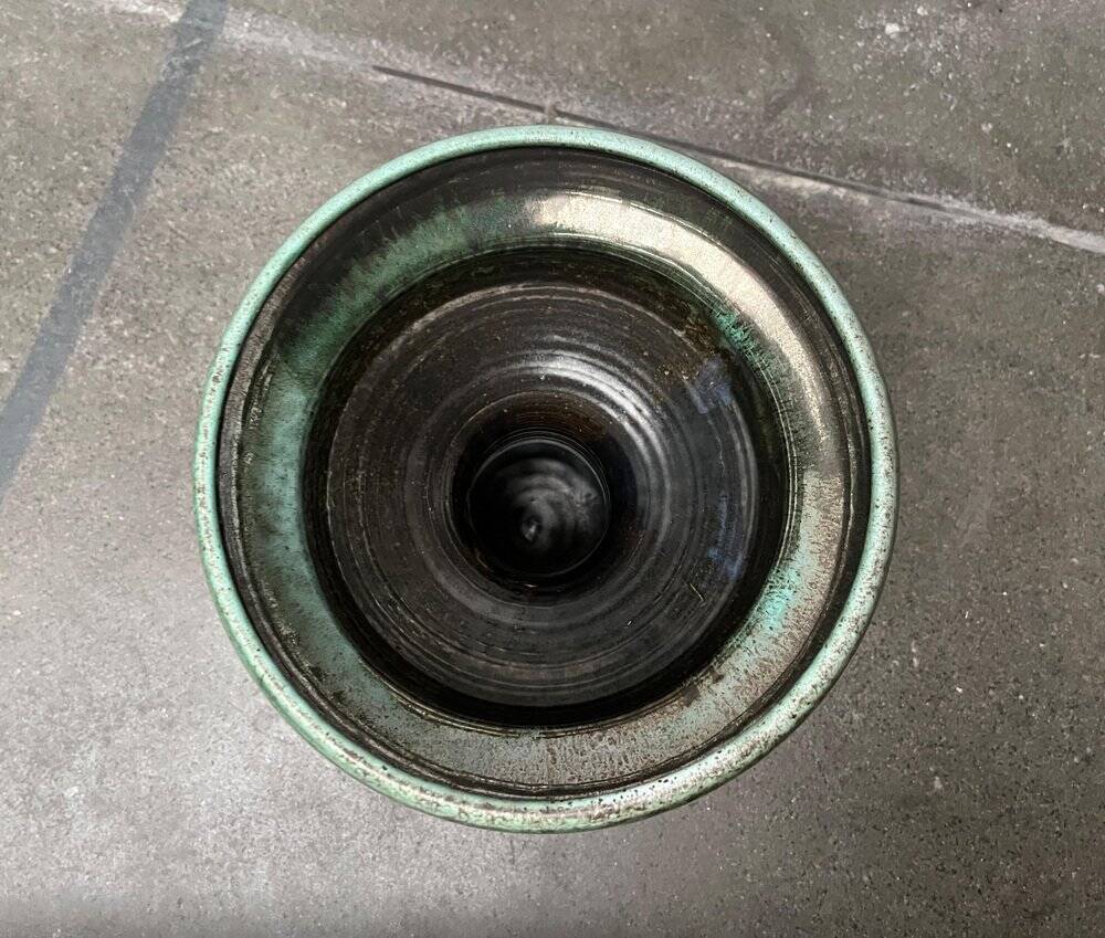 Brutalist studio pottery vase in East German style from the mid-century by Kerstin & Ralf Unterstab for Kunsttöpferei Unterstab KTU, 1960s.