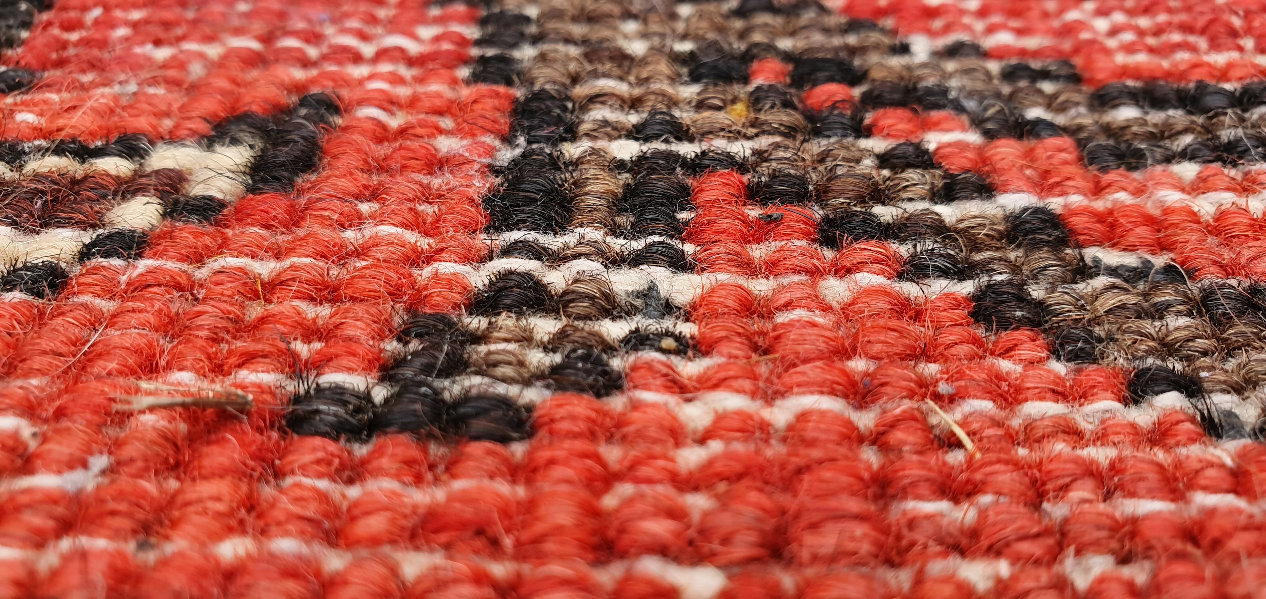 Persian Bakthiar carpet, hand knotted pure wool. Perfect condition. 215 x 300 cm. 1960.