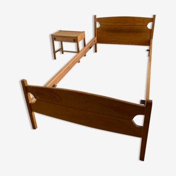 Lit enfant et chevet scandinave en bois blond