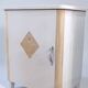 Petit meuble de rangement vintage – bois clair et rose poudré