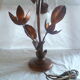 Bedside lamp / table in metal dore decor 2 flowers