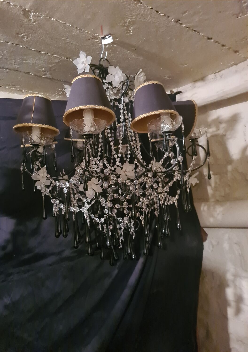 Pair of chandeliers in lacquered metal and faceted pearls