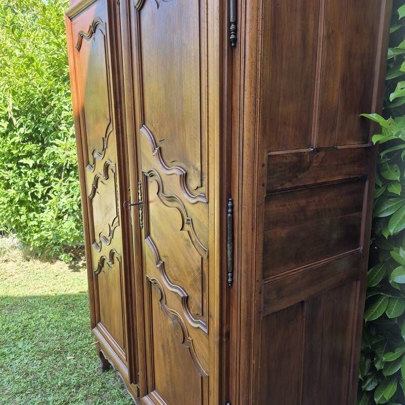 Louis XV wardrobe in blonde walnut from the 19th century, antique.