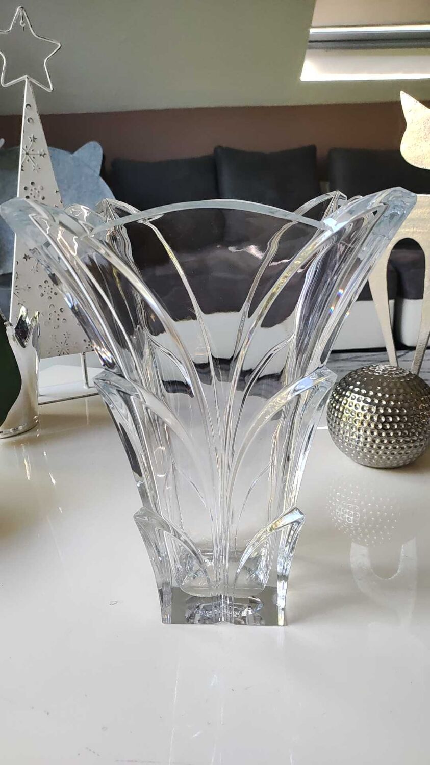 Large stylish crystal vase, floral/palm shape. High 30 cm
