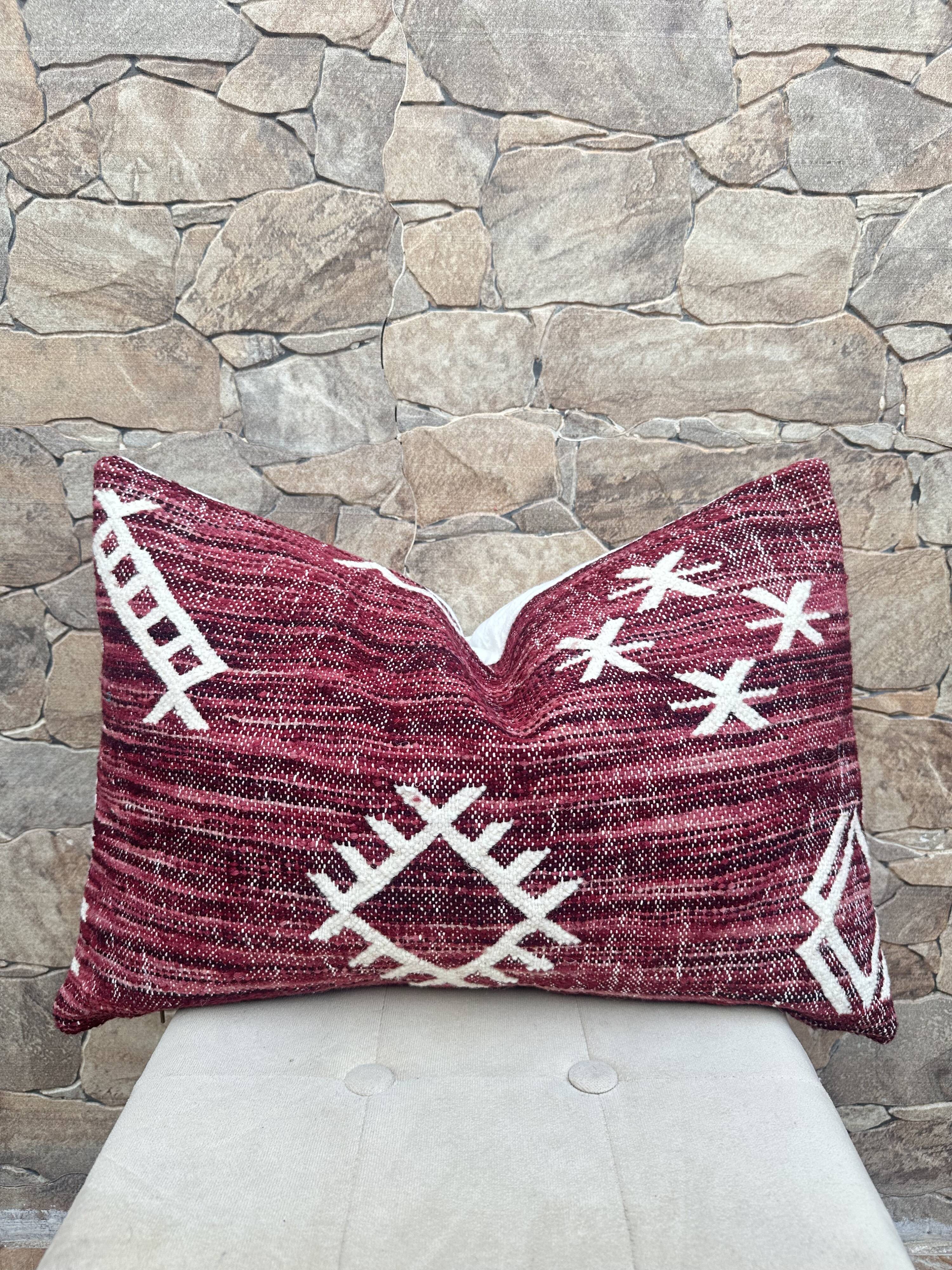 Handmade cushion cover in Berber wool: Moroccan Kilim cushion