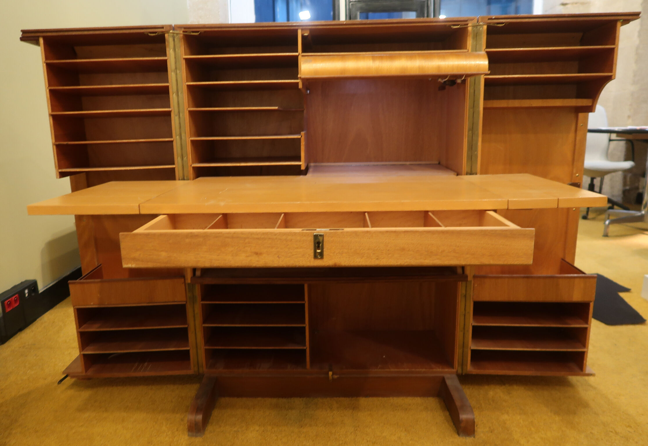 Office trunk Magic Box wood veneer design