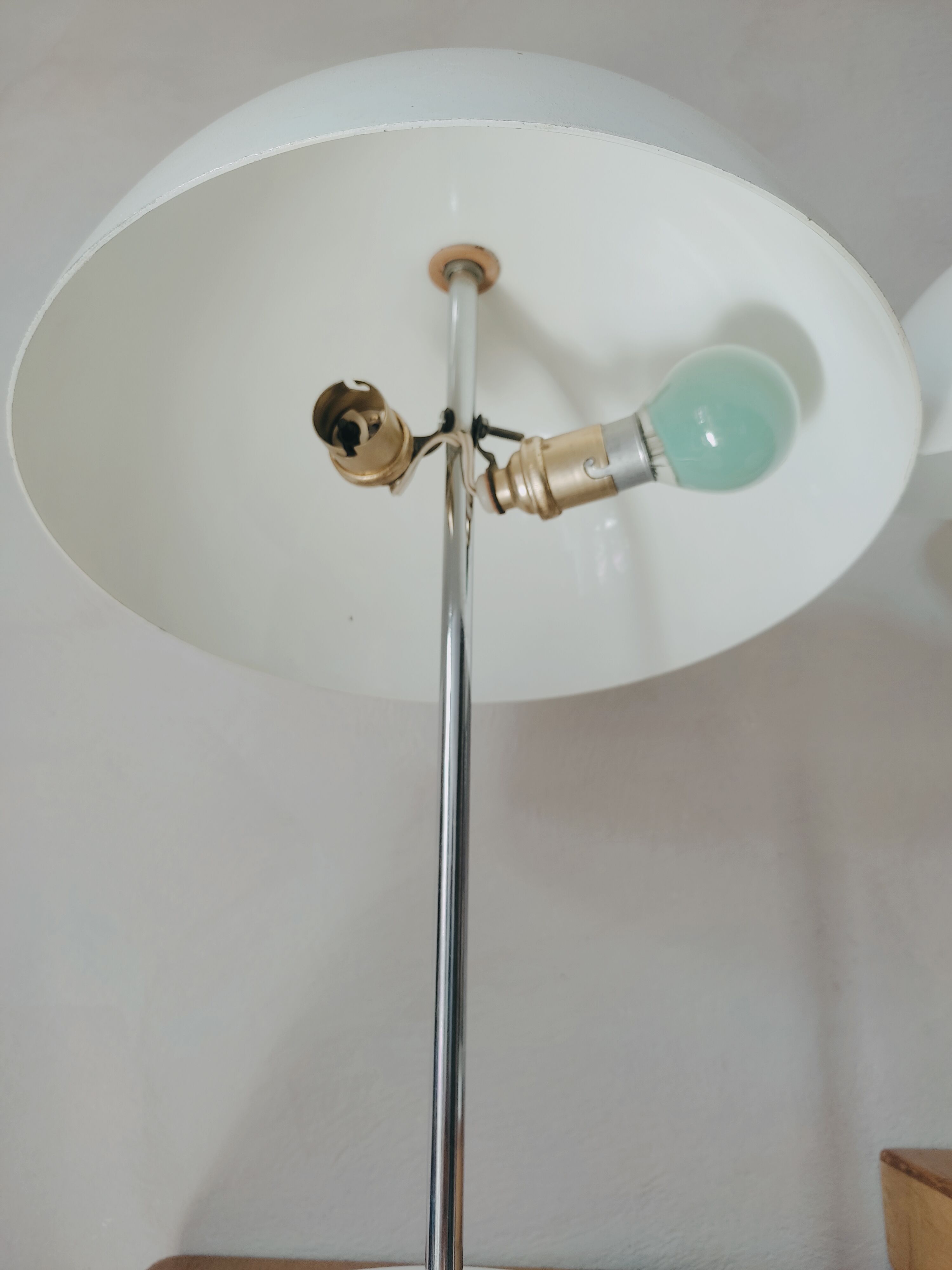 Duo of mushroom lamps with inclined lampshade