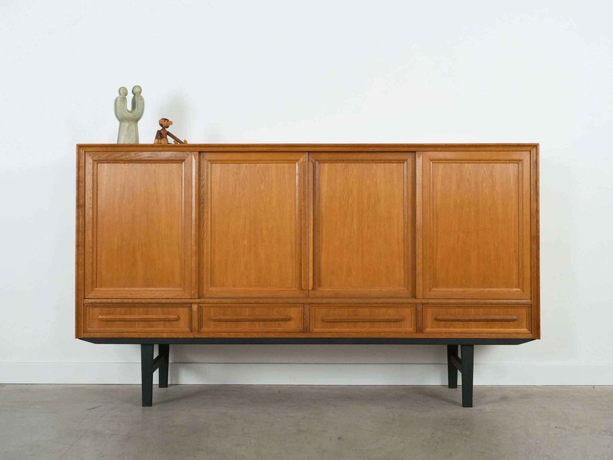 Buffet haut en chêne, design danois, années 1960, production : Danemark