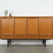 Buffet haut en chêne, design danois, années 1960, production : Danemark