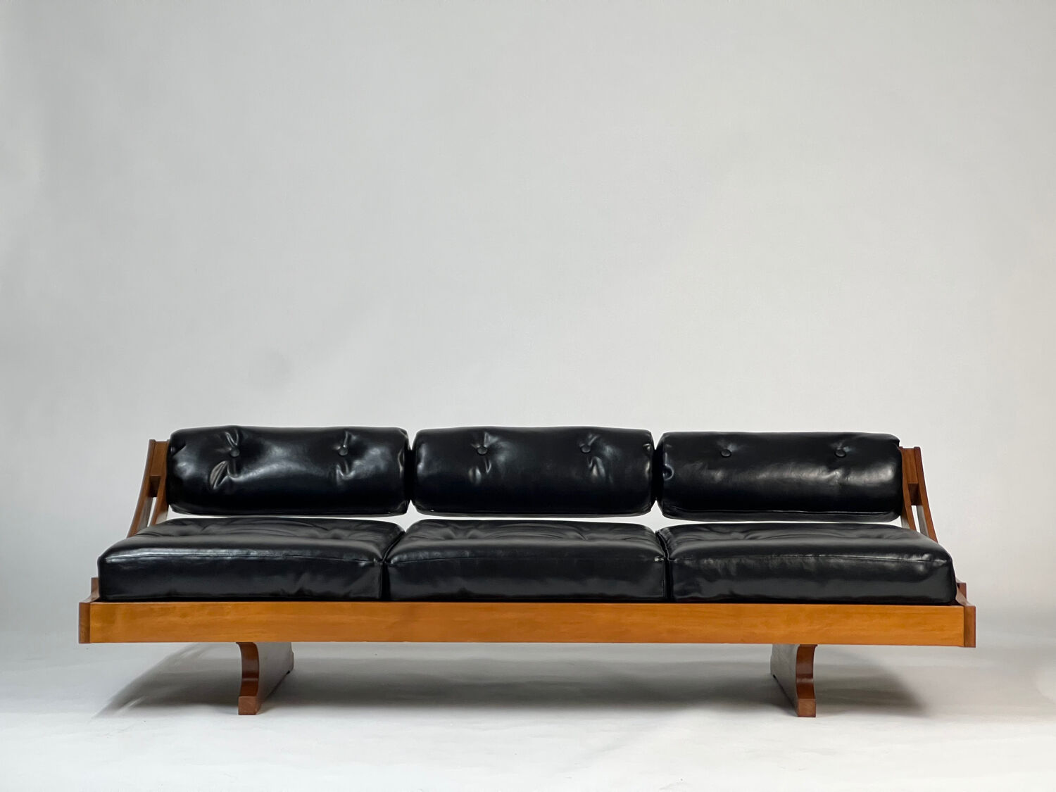 Vintage leather sofa daybed GS 195 by Gianni Songia for Sormani