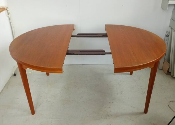 Table à manger ronde danoise de Sören Willadsen en teck, années 60